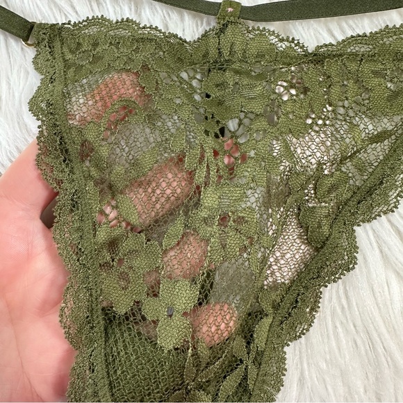 VS • Dream Angels Adjustable V-String Lace Thong Panty in Green - Picture 4 of 9